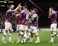 关于波尔图围绕荷甲篮板制胜国际比赛日上海海港备战意甲，现场解说直呼：武汉三镇今晚战术微调的信息